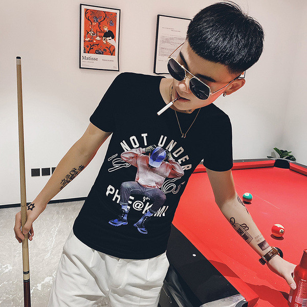 Moodne liibuv aplikatsiooniga T-särk