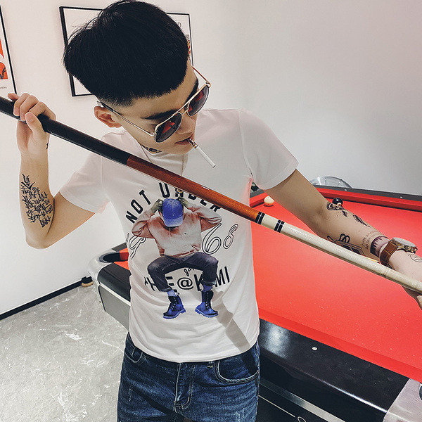 Moodne liibuv aplikatsiooniga T-särk