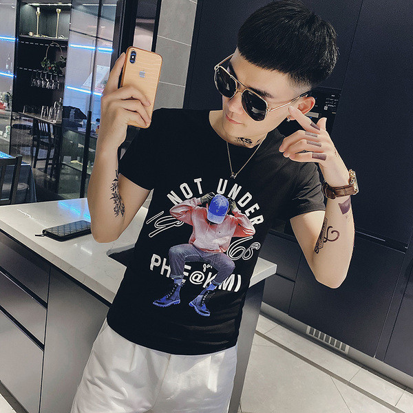 Moodne liibuv aplikatsiooniga T-särk