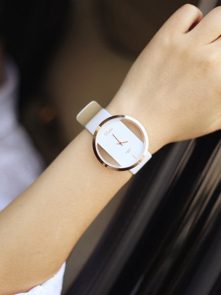 Uue mudeli nahkrihmaga naiste käekell - ümar kuju