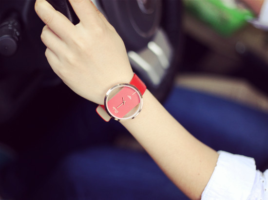 Uue mudeli nahkrihmaga naiste käekell - ümar kuju