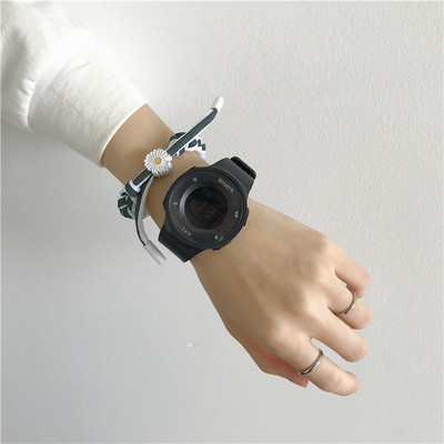 Νέο μοντέλο γυναικείο ρολόι με ιμάντα σιλικόνης - στρογγυλό σχήμα