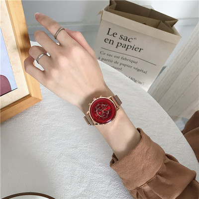 Μοντέρνο γυναικείο ρολόι - στρογγυλό σχήμα με μεταλλικό λουράκι - δύο μοντέλα