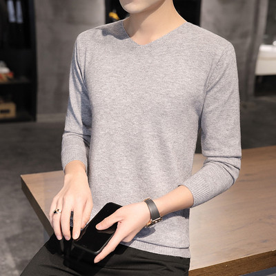 Sima férfi blúz modell, hosszú ujjal és spitz nyakkivágással