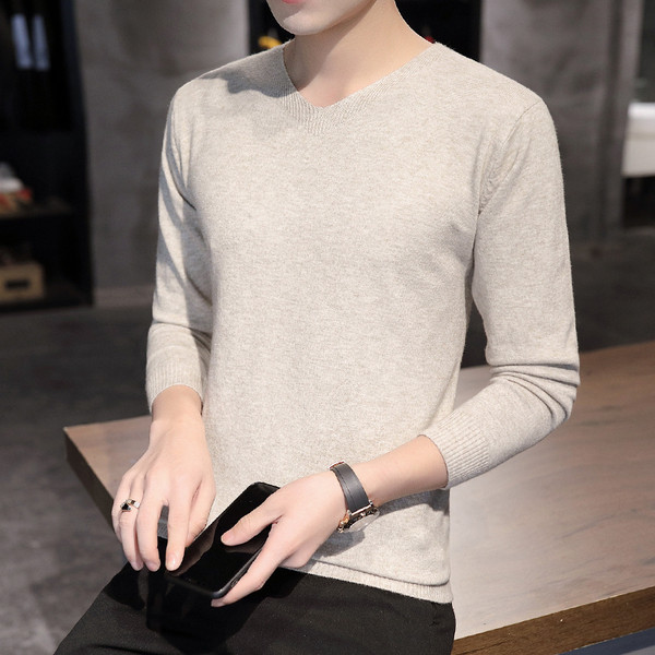 Sima férfi blúz modell, hosszú ujjal és spitz nyakkivágással