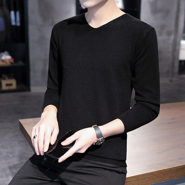 Sima férfi blúz modell, hosszú ujjal és spitz nyakkivágással