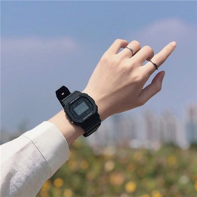 Γυναικείο αθλητικό ρολόι - τετράγωνο σχήμα με λουράκι σιλικόνης