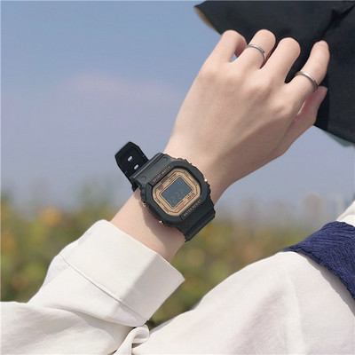 Γυναικείο αθλητικό ρολόι - τετράγωνο σχήμα με λουράκι σιλικόνης