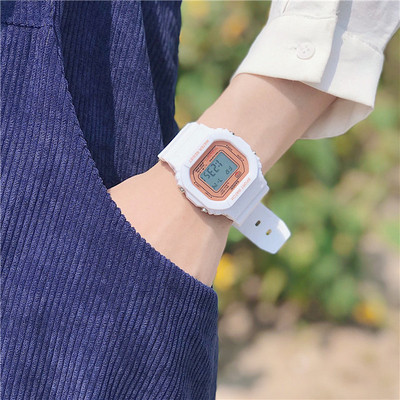 Γυναικείο αθλητικό ρολόι - τετράγωνο σχήμα με λουράκι σιλικόνης