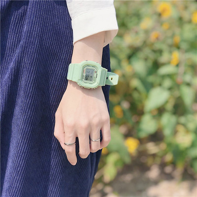 Γυναικείο αθλητικό ρολόι - τετράγωνο σχήμα με λουράκι σιλικόνης