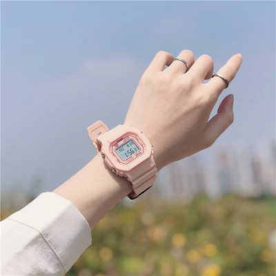 Γυναικείο αθλητικό ρολόι - τετράγωνο σχήμα με λουράκι σιλικόνης