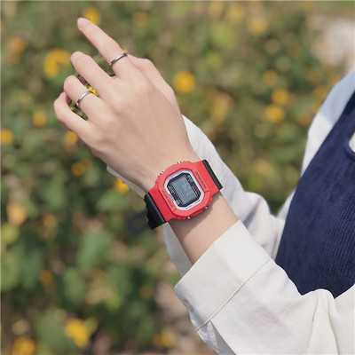 Γυναικείο αθλητικό ρολόι - τετράγωνο σχήμα με λουράκι σιλικόνης