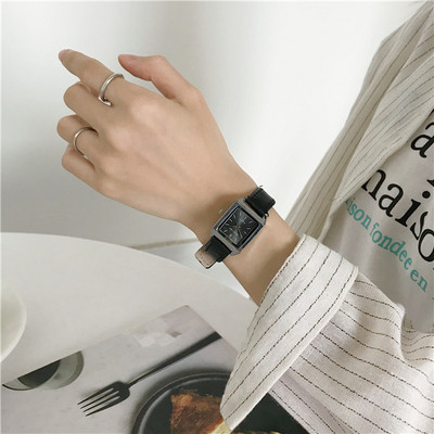 Nahast rihmaga naiste käekell - kaks mudelit