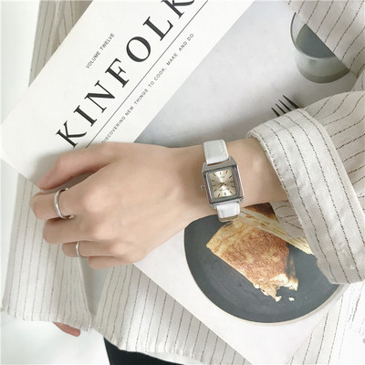 Nahast rihmaga naiste käekell - kaks mudelit