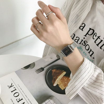 Nahast rihmaga naiste käekell - kaks mudelit