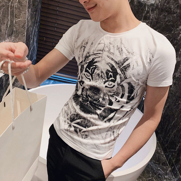 Meeste T-särk lõvi aplikatsiooniga