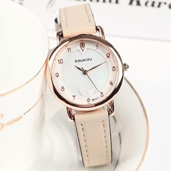 Női kerek karóra műbőr szíjjal