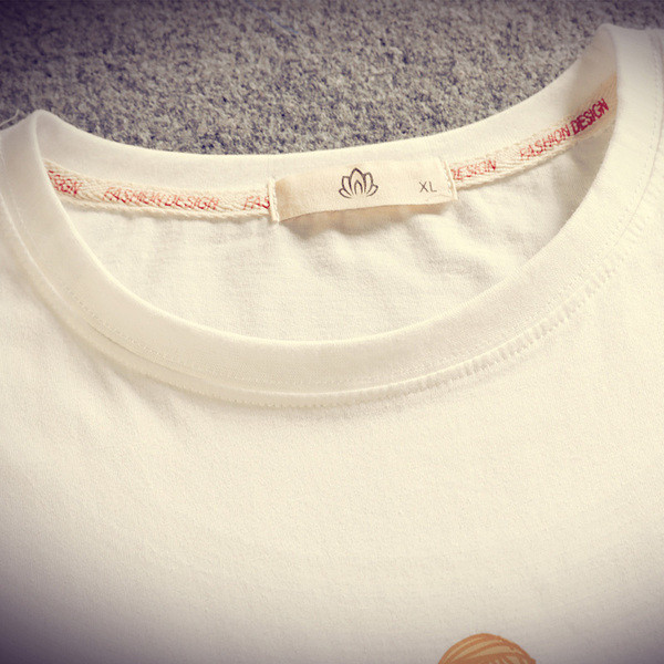 Férfi póló rátéttel, kerek nyakkivágással