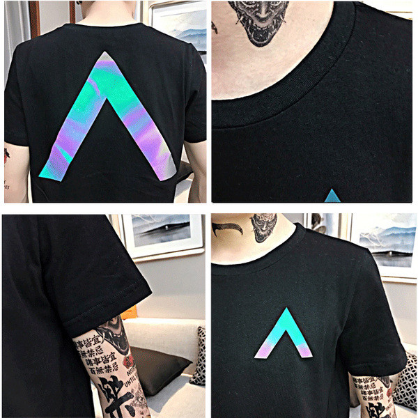 Seljas läikiva elemendiga suvine T-särk