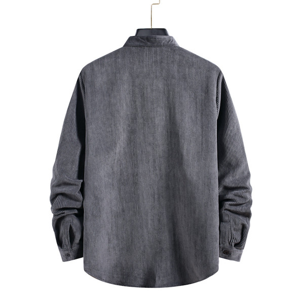 Sügisene nööpide ja madala kraega meeste velvetist särk