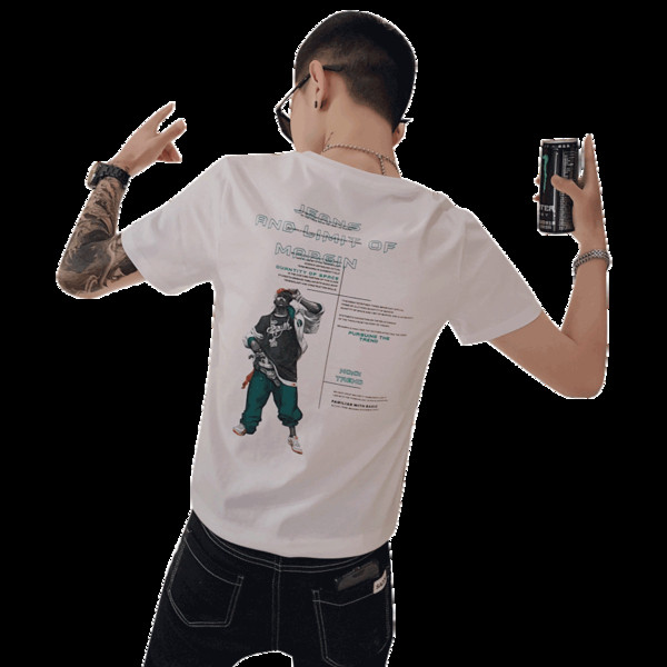 Ανδρικό μπλουζάκι με επιγραφές και απλικέ στη πλάτη