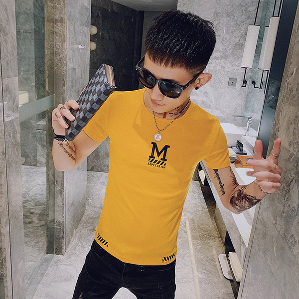 Nyári férfi póló hímzéssel és rövid ujjal