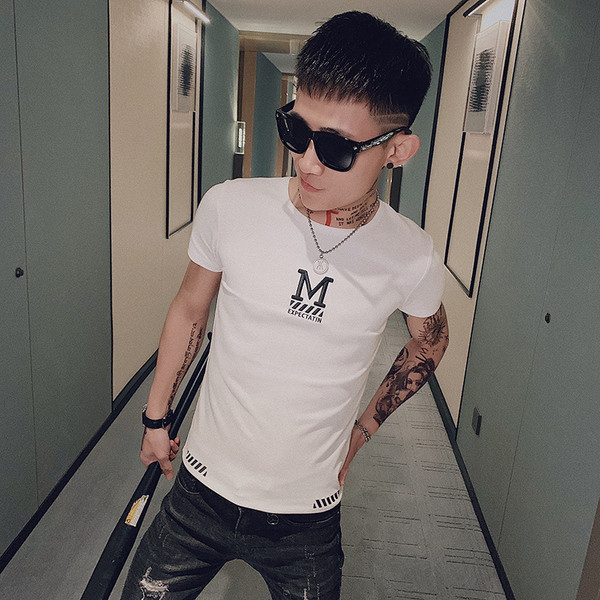 Nyári férfi póló hímzéssel és rövid ujjal