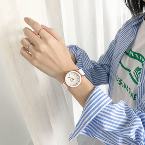 Uus ümara kujuga naiste käekella mudel - valget värvi