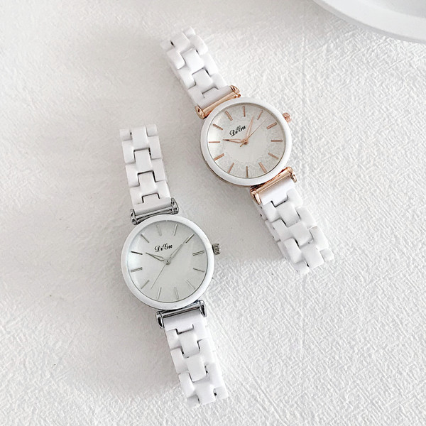 Uus ümara kujuga naiste käekella mudel - valget värvi