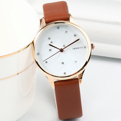 Nahast rihmaga naiste kvartskell