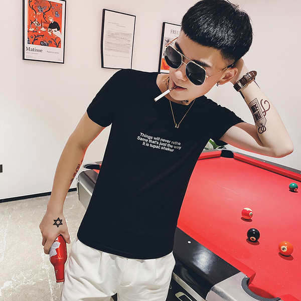 Új modellre szabott, feliratos póló