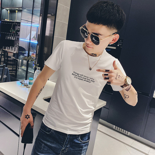 Új modellre szabott, feliratos póló