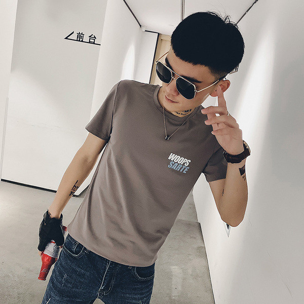 Új modellre szabott, feliratos póló