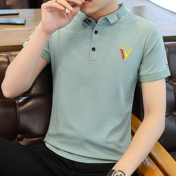 Új modell férfi póló hímzéssel és gombokkal