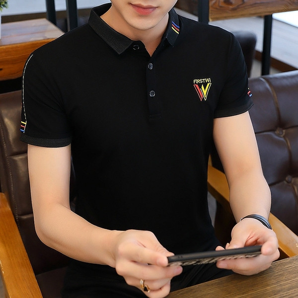 Új modell férfi póló hímzéssel és gombokkal