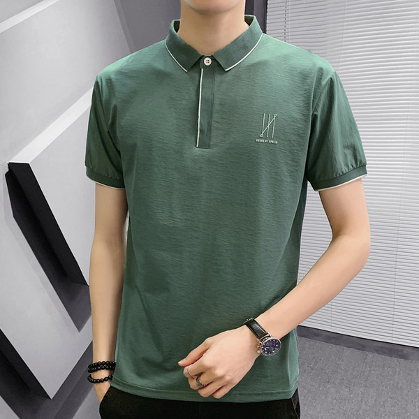 Moderna muška majica s klasičnim ovratnikom i gumbom