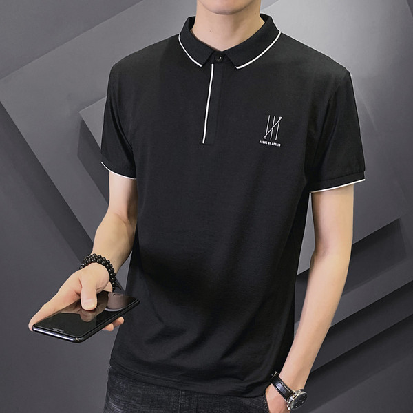 Moderna muška majica s klasičnim ovratnikom i gumbom