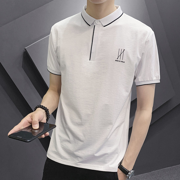 Moderna muška majica s klasičnim ovratnikom i gumbom