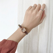 Új modell női karóra bőr szíjjal - négyzet alakú