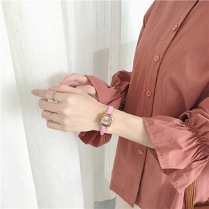 Új modell női karóra bőr szíjjal - négyzet alakú