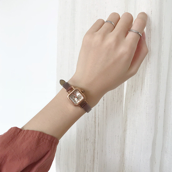 Új modell női karóra bőr szíjjal - négyzet alakú