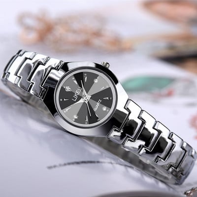 Μοντέρνο γυναικείο ρολόι με μεταλλική αλυσίδα - ρετρό στιλ