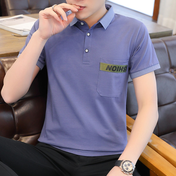 Modern férfi póló felirattal, rövid ujjal