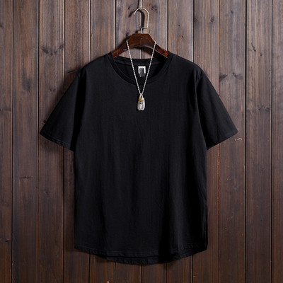 Muška moderna široka majica s prorezima sa strane