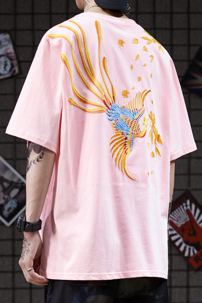 Férfi póló színes rátéttel a hátán - széles modell