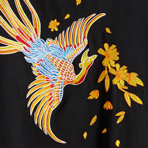 Férfi póló színes rátéttel a hátán - széles modell