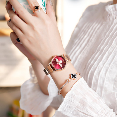 Naiste ümara kujuga metallist käekell