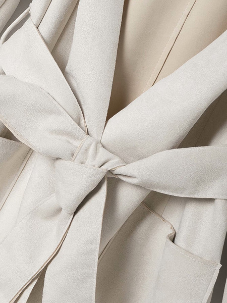 Тънко дълго дамско палто с колан 