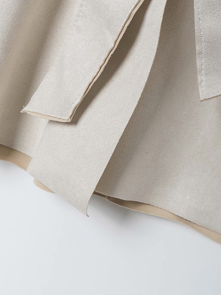 Тънко дълго дамско палто с колан 