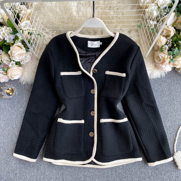 Дамско късо палто с копчета и джобове